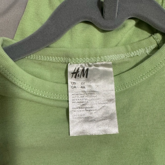 Toddler pajama set 4T. Short sleeves and shorts. - Picture 2 of 3